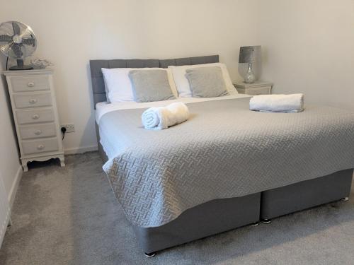Cosy Central Home, Sleeps 5 by Homes by Jacq in Colchester
