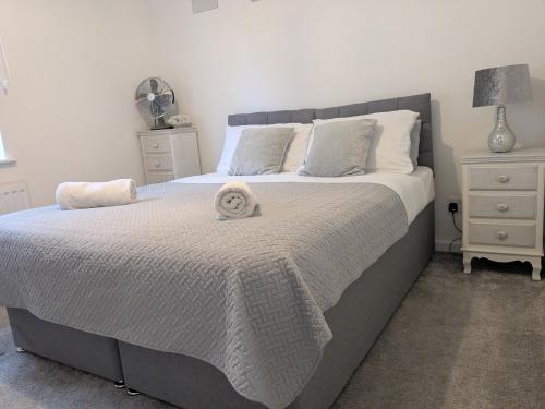 Cosy Central Home, Sleeps 4 by Homes by Jacq gîte à louer Northgate Centre Day Hospital