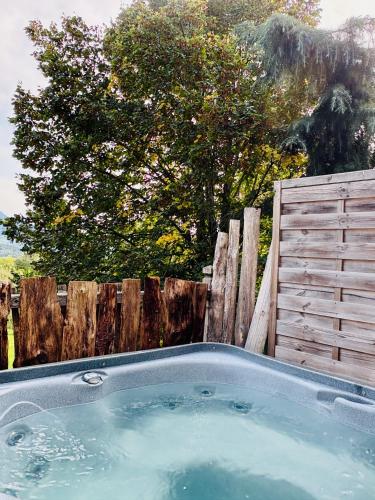 Hot tub, La Cabane a l'Oree des Bornes in Thorens-Glieres