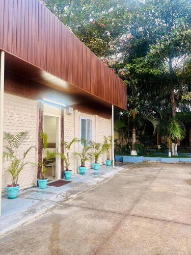 Golden Farms Resort in Nanjapura