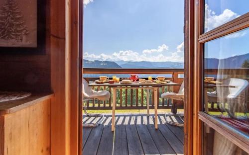 Chalet spacieux a Saint-Nicolas-la-Chapelle avec cheminee in Saint Nicolas La Chapelle