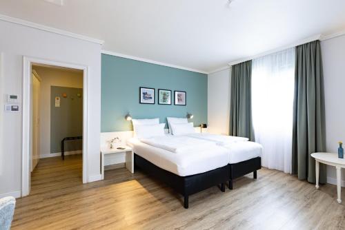 2 twin beds