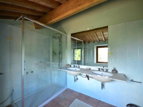 浴室, Farmhouse in Pisan Hills with Pool in 基亞恩尼