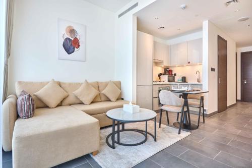 STAY BY LATINEM Luxury 1BR Holiday Home CB 3113 Near Burj Khalifa, Dubai (foto 3)