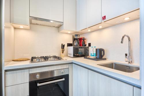 STAY BY LATINEM Luxury 1BR Holiday Home CB 3113 Near Burj Khalifa, Dubai (foto 9)