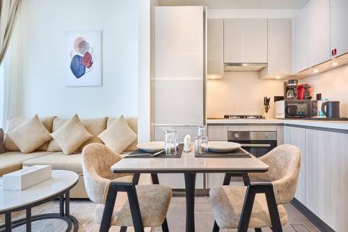 STAY BY LATINEM Luxury 1BR Holiday Home CB 3113 Near Burj Khalifa, Dubai (foto 7)