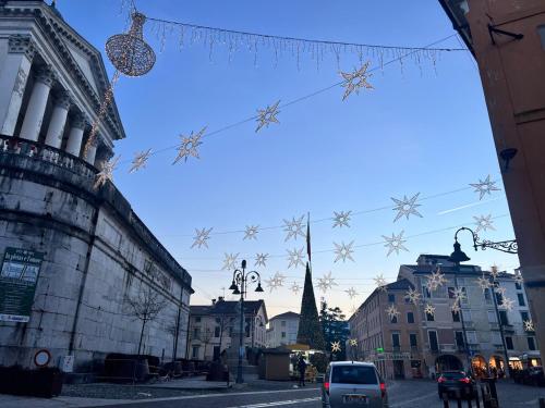In the heart of the historic center in สกีโอ
