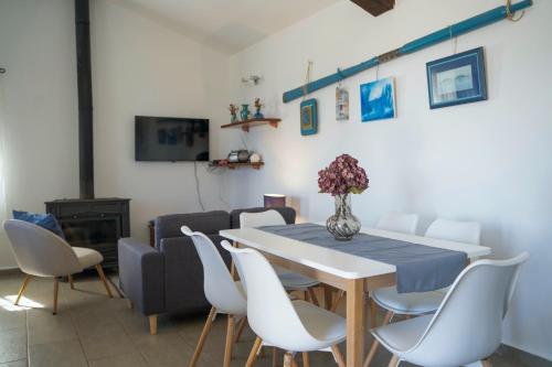 Roinizza in Prtlog (Haus für 4-5 Personen) (Roinizza in Prtlog (Haus fur 4-5 Personen)) in Gondolici