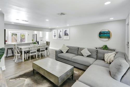 3BR 2BA Home with Pool near Nightlife and Beach! in Fort Lauderdale, USA