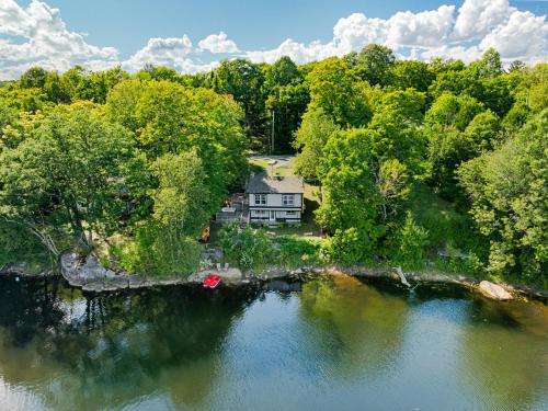 Chalet au bord du lac Bécaud -spa - paddle - foyer
