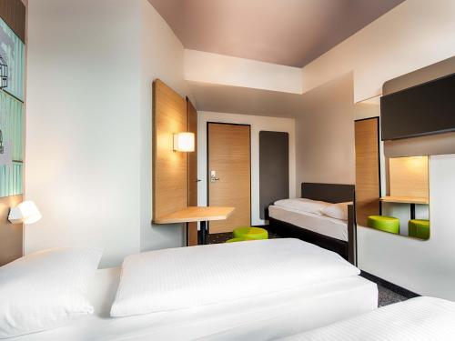 B&B Hotel Stuttgart-Neckarhafen - main image