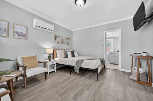 Sunny Pensacola Studio Near Beach and Downtown