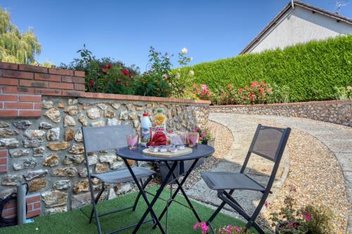 Garden, L'Escapade Enchantee - Spa, Cheminee et Cinema in Conches-en-Ouche