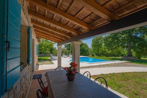 Pićanci in Bibići (Haus für 4-5 Personen) (Picanci in Bibici (Haus fur 4-5 Personen)) in Svetvincenat