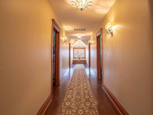 Mansion Pet-friendly Downtown in คลาเรียน (PA)