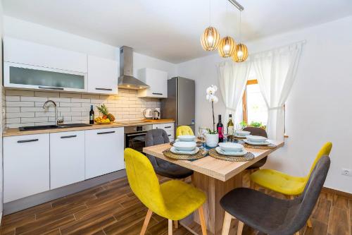 Almar in Rakalj - Haus für 4 Personen (Almar in Rakalj - Haus fur 4 Personen) in Rakalj
