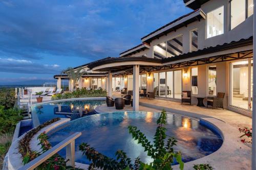 Sunset Ridge Ocean View & Infinity Pool