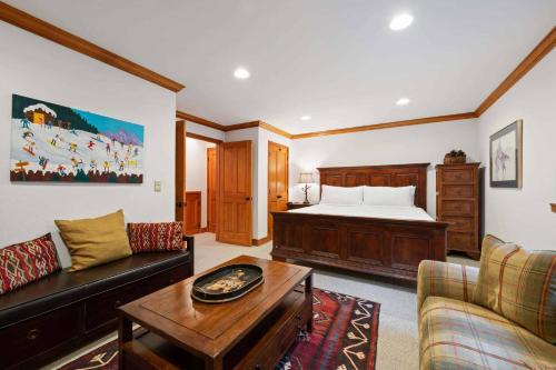 Meadows Townhome M2 by East West Hospitality - image 2