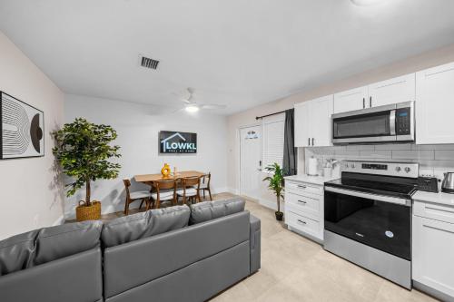 ห้องครัว, Progresso Apartments & Homes by Lowkl in วิลตันแมเนอร์