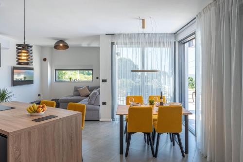 Villa Ambri in Trget - Haus für 4-5 Personen (Villa Ambri in Trget - Haus fur 4-5 Personen) in Brgod