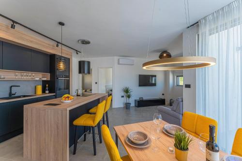 Villa Ambri in Trget - Haus für 4-5 Personen (Villa Ambri in Trget - Haus fur 4-5 Personen) in Brgod