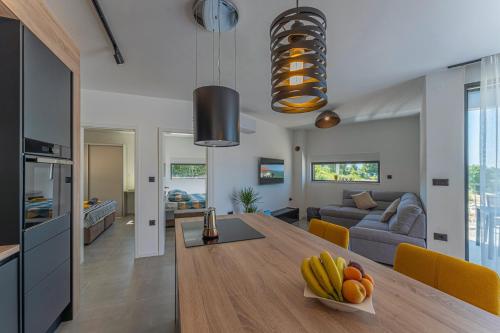 Villa Ambri in Trget - Haus für 4-5 Personen (Villa Ambri in Trget - Haus fur 4-5 Personen) in Brgod