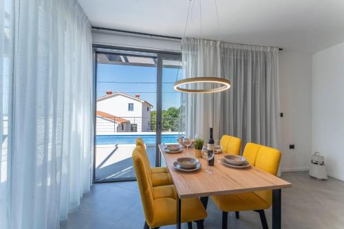 Villa Ambri in Trget - Haus für 4-5 Personen (Villa Ambri in Trget - Haus fur 4-5 Personen) in Brgod