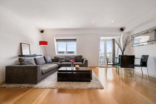 Kensington Penthouse with City Views