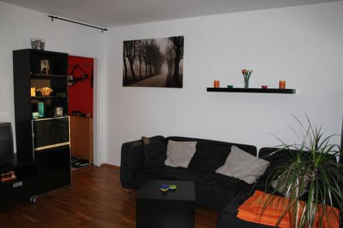 Sunny Two-story Apartment Kyje, Praha (fotografie 4)