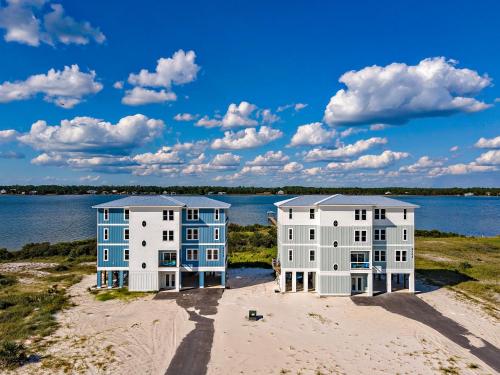 Sunset Oasis 8 bedroom lockout Private Pool and Pier by Prickett Properties