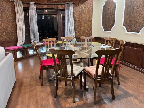 The Heritage Stay near Sheikh ul-Alam International Airport