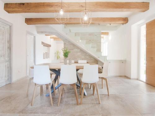 Létesítmények, Elegant Villa with Garden in Acqualagna