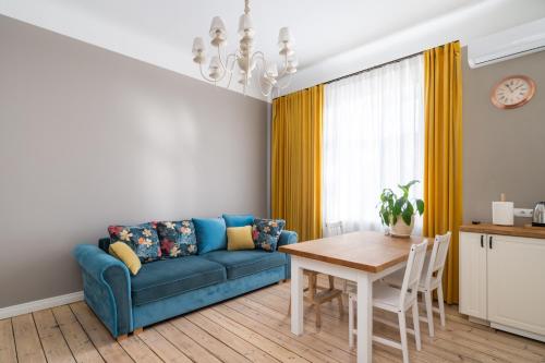 Spacious 3-Bedroom Apartment for 8 with Full Kitchen - Barona Street, Central Riga, Riga (foto 5)