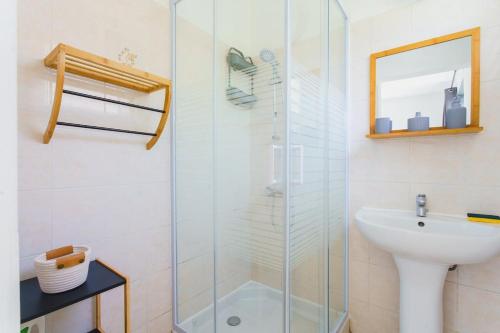 Душ, Grazuëlla - Garden & Terrace (Grazuella - Garden & Terrace) in Petit-Bourg