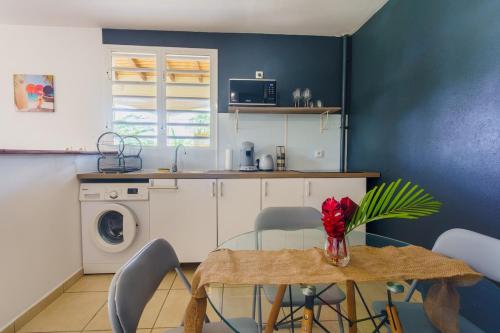 кухня, Grazuëlla - Garden & Terrace (Grazuella - Garden & Terrace) in Petit-Bourg