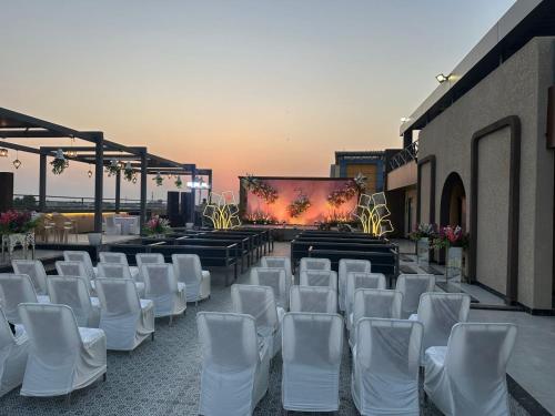 Pinky Hotel, Dausa