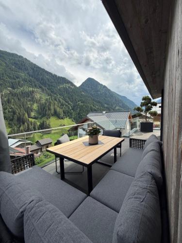 Vistas, Mountain Chalet Kappl - Luxury - Near Ischgl - Panorama Mountain View - Penthouse & Chalets in Kappl