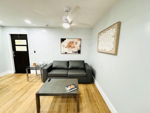 Progresso Apartments & Homes by Lowkl Room Type - One Bedroom Apt with Two Queen Beds, Sofa Bed and Kitchen