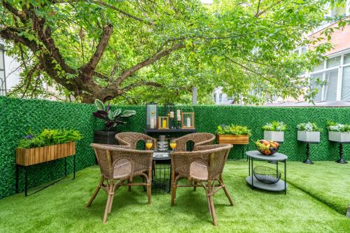 VIP APARTMENT ViTOSHA 69 blvd 3 bdrm - TOP LOCATION, Sofía