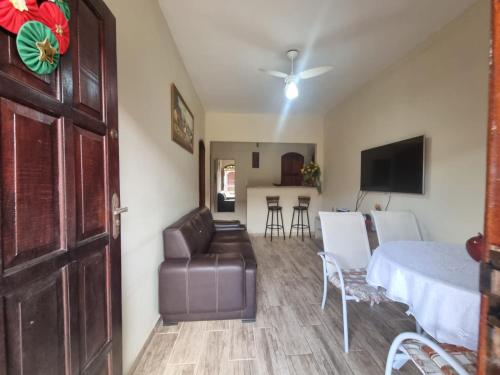 gedeelde lounge/tv-ruimte, Casa com churrasqueira perto da lagoa in Gesylândia