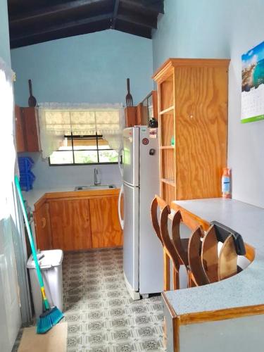 Kitchen, Bs Bed N Breakfast in Victoria