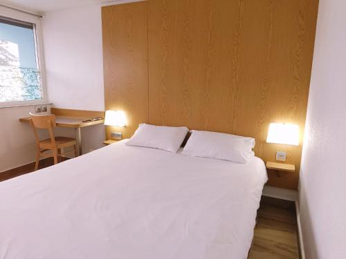Sleeps 4