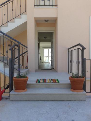 Entrance, Apartments Odiva in Mirista