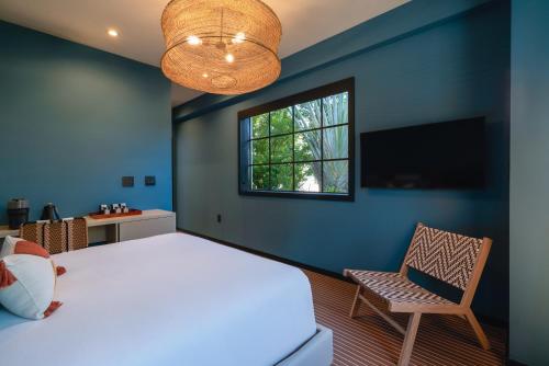 room detail thumbnail 1