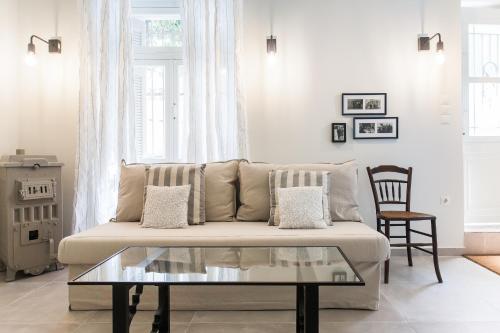 1930's Athenian House by YHA, Athens (photo 10)