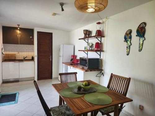 кухня, Tartane - T2 - L'interlude à l'Anse Rouge (Tartane - T2 - L'interlude a l'Anse Rouge) in Ла Трініте