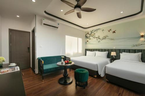 1 double bed, 1 twin bed