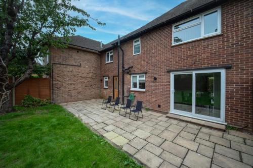 Luxury 5-Bed, Windsor Sleeps 9, Private Parking, Windsor (zdjęcie 5)