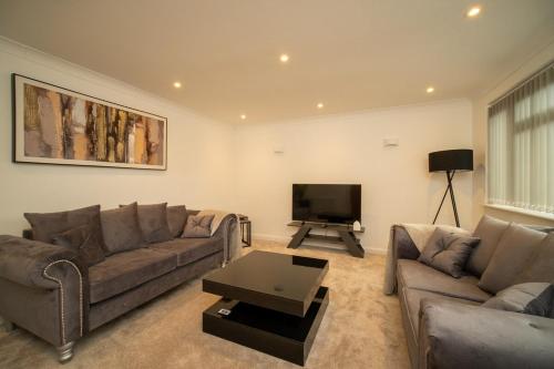 Luxury 5-Bed, Windsor Sleeps 9, Private Parking, Windsor (zdjęcie 8)