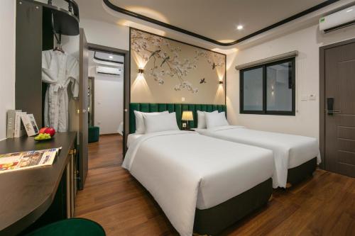 1 king bed, 2 twin beds